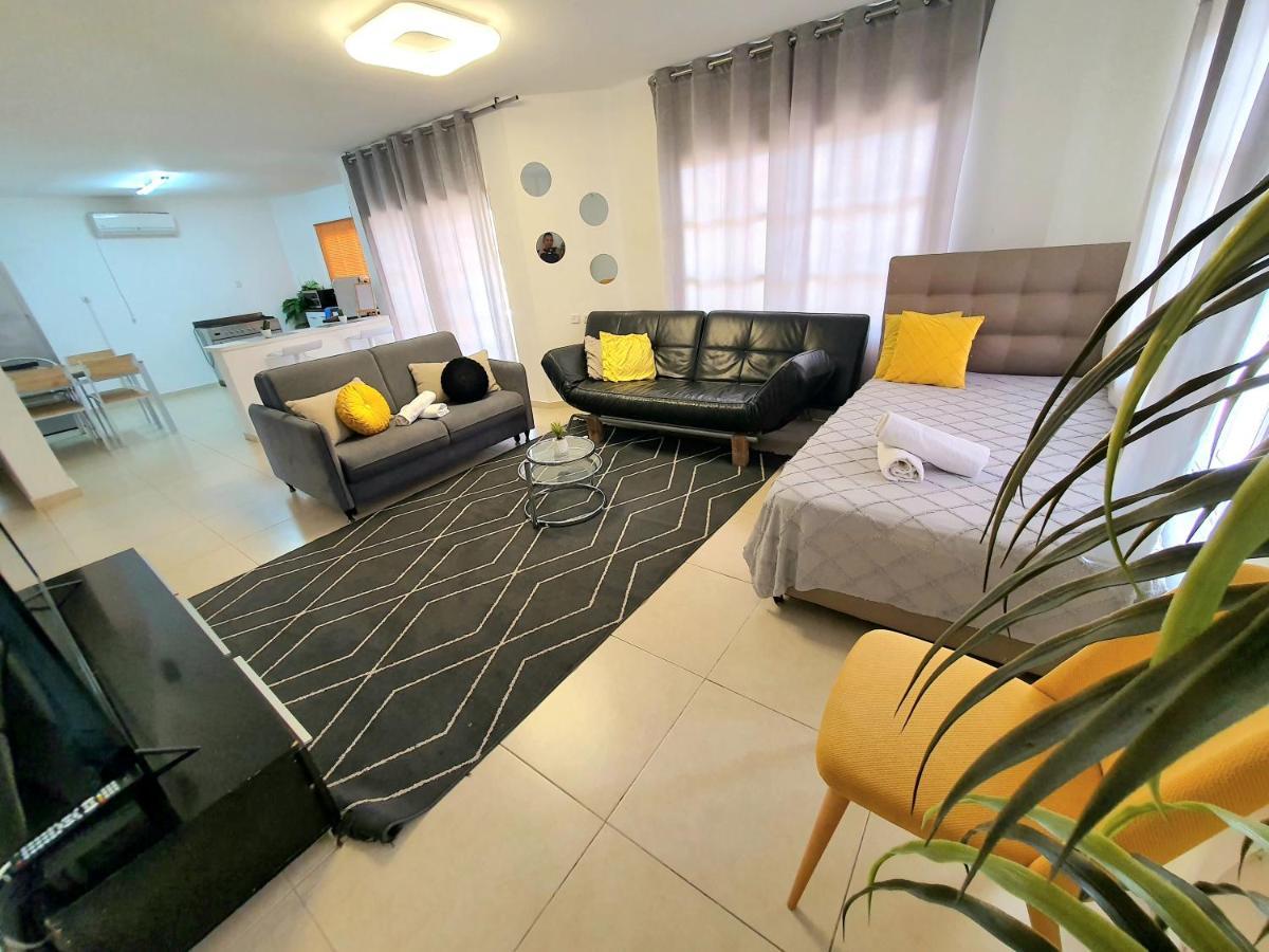 Barak Royal Suites 20 Garden Jacuzzi - ג'קוזי בחצר Eilat Exterior foto